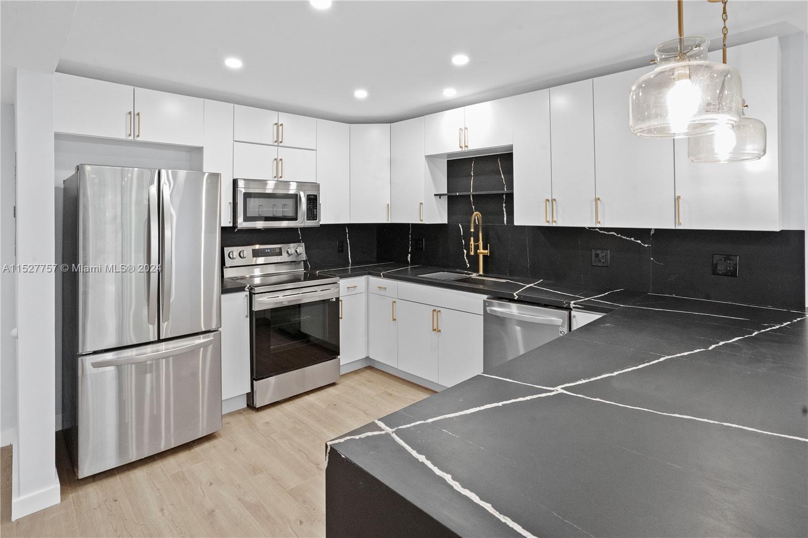 600 Three Islands Blvd 214, Hallandale Beach, Florida 33009, 1 Bedroom Bedrooms, ,1 BathroomBathrooms,Residential,For Sale,600 Three Islands Blvd 214,A11527757