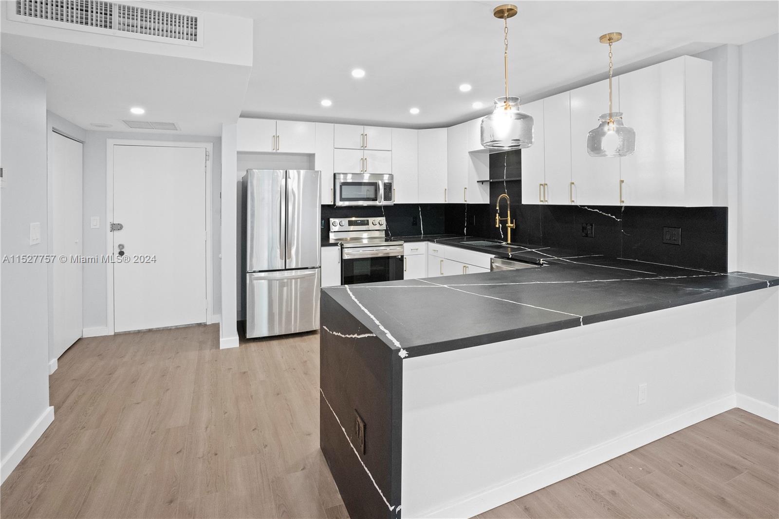 600 Three Islands Blvd 214, Hallandale Beach, Florida 33009, 1 Bedroom Bedrooms, ,1 BathroomBathrooms,Residential,For Sale,600 Three Islands Blvd 214,A11527757