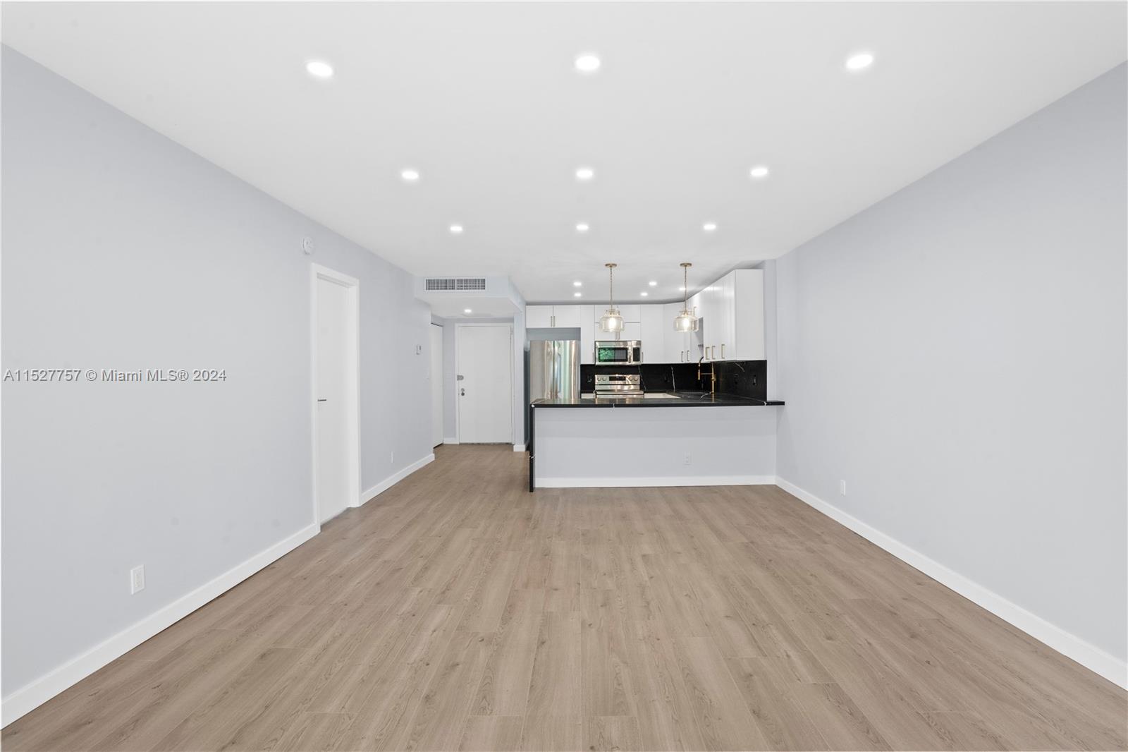 600 Three Islands Blvd 214, Hallandale Beach, Florida 33009, 1 Bedroom Bedrooms, ,1 BathroomBathrooms,Residential,For Sale,600 Three Islands Blvd 214,A11527757