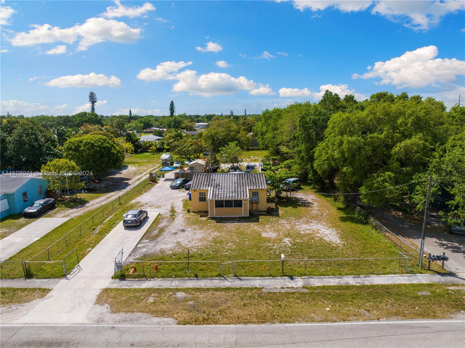 5900 Taft St, Hollywood, Florida 33021, 2 Bedrooms Bedrooms, ,1 BathroomBathrooms,Residential,For Sale,5900 Taft St,A11528071