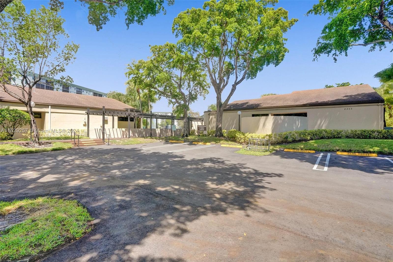 2208 S Cypress Bend Dr 307, Pompano Beach, Florida 33069, 2 Bedrooms Bedrooms, ,2 BathroomsBathrooms,Residential,For Sale,2208 S Cypress Bend Dr 307,A11529257