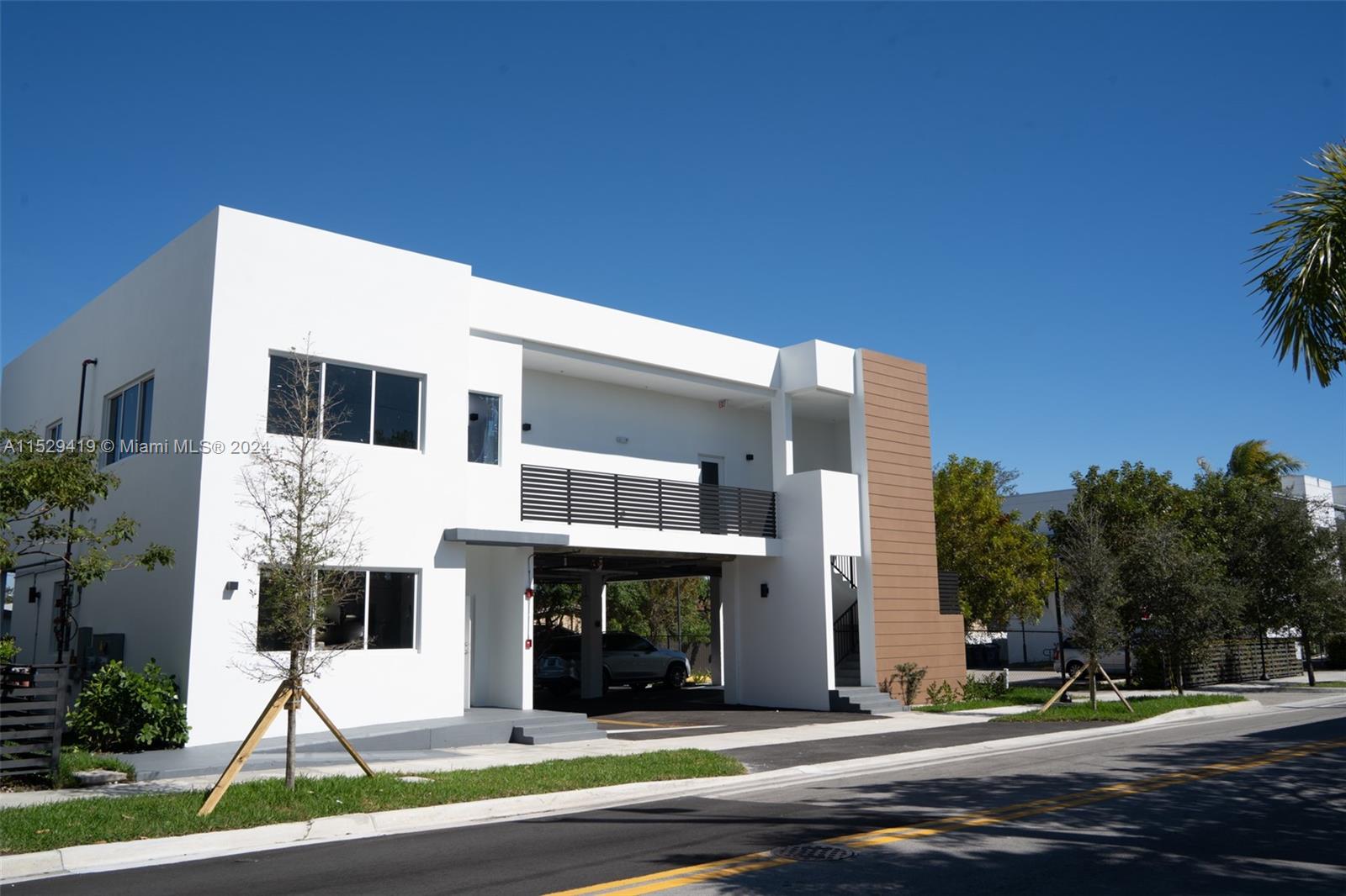 500 Foster Rd C, Hallandale Beach, Florida 33009, 1 Bedroom Bedrooms, ,1 BathroomBathrooms,Residentiallease,For Rent,500 Foster Rd C,A11529419