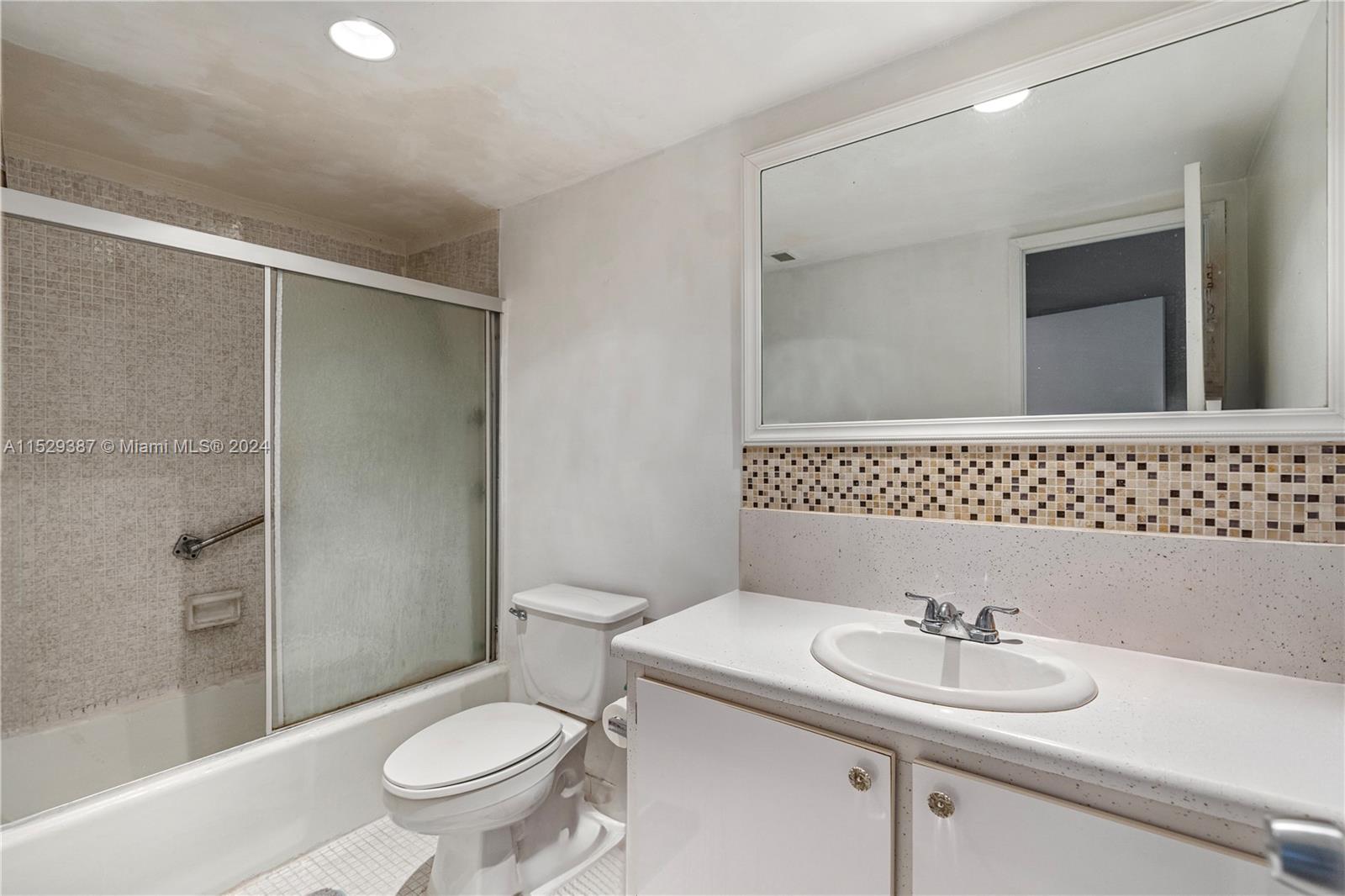 19380 Collins Ave, Sunny Isles Beach, FL, 33160 United States, 1 Bedroom Bedrooms, ,1 BathroomBathrooms,Residential,For Sale,Collins Ave,A11529387