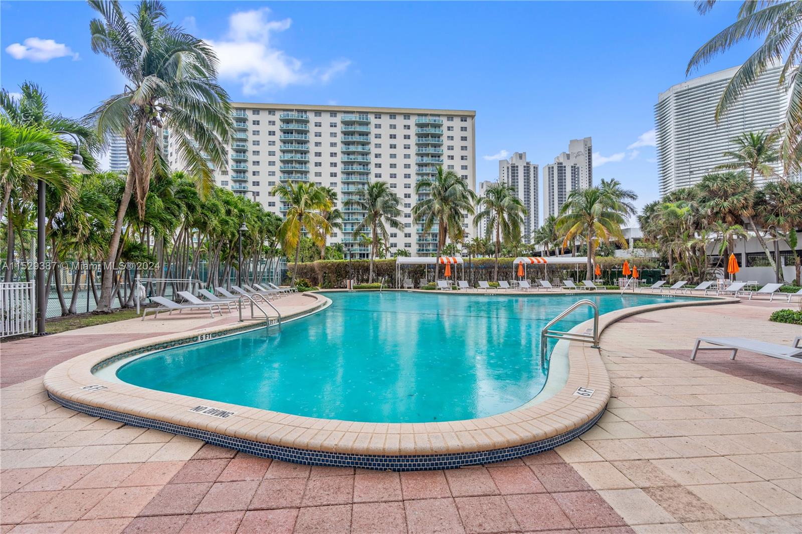 19380 Collins Ave, Sunny Isles Beach, FL, 33160 United States, 1 Bedroom Bedrooms, ,1 BathroomBathrooms,Residential,For Sale,Collins Ave,A11529387