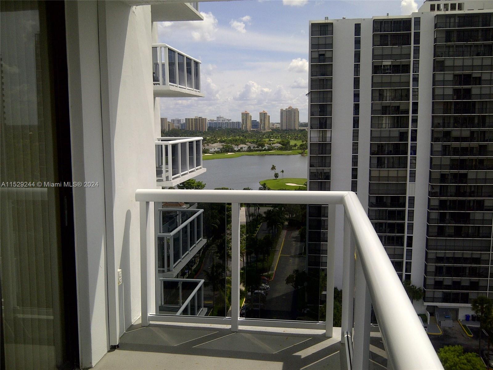 20505 E Country Club Dr 1639, Aventura, Florida 33180, 2 Bedrooms Bedrooms, ,2 BathroomsBathrooms,Residentiallease,For Rent,20505 E Country Club Dr 1639,A11529244