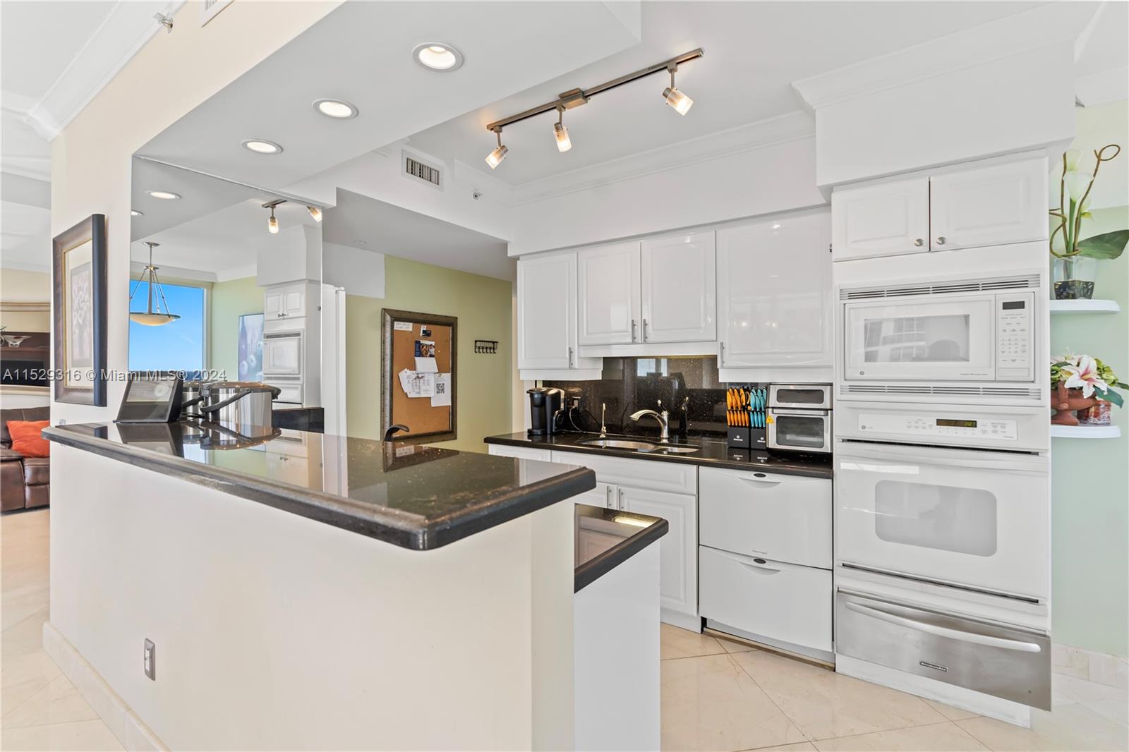 4779 Collins Ave, Miami Beach, FL, 33140 United States, 3 Bedrooms Bedrooms, ,3 BathroomsBathrooms,Residential,For Sale,Collins Ave,A11529316