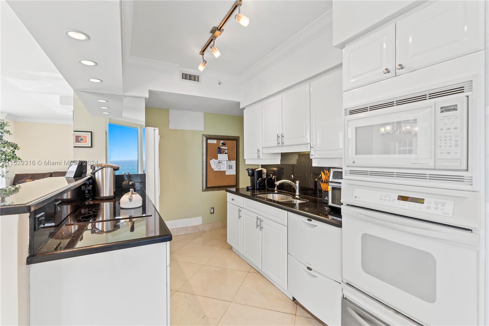 4779 Collins Ave, Miami Beach, FL, 33140 United States, 3 Bedrooms Bedrooms, ,3 BathroomsBathrooms,Residential,For Sale,Collins Ave,A11529316