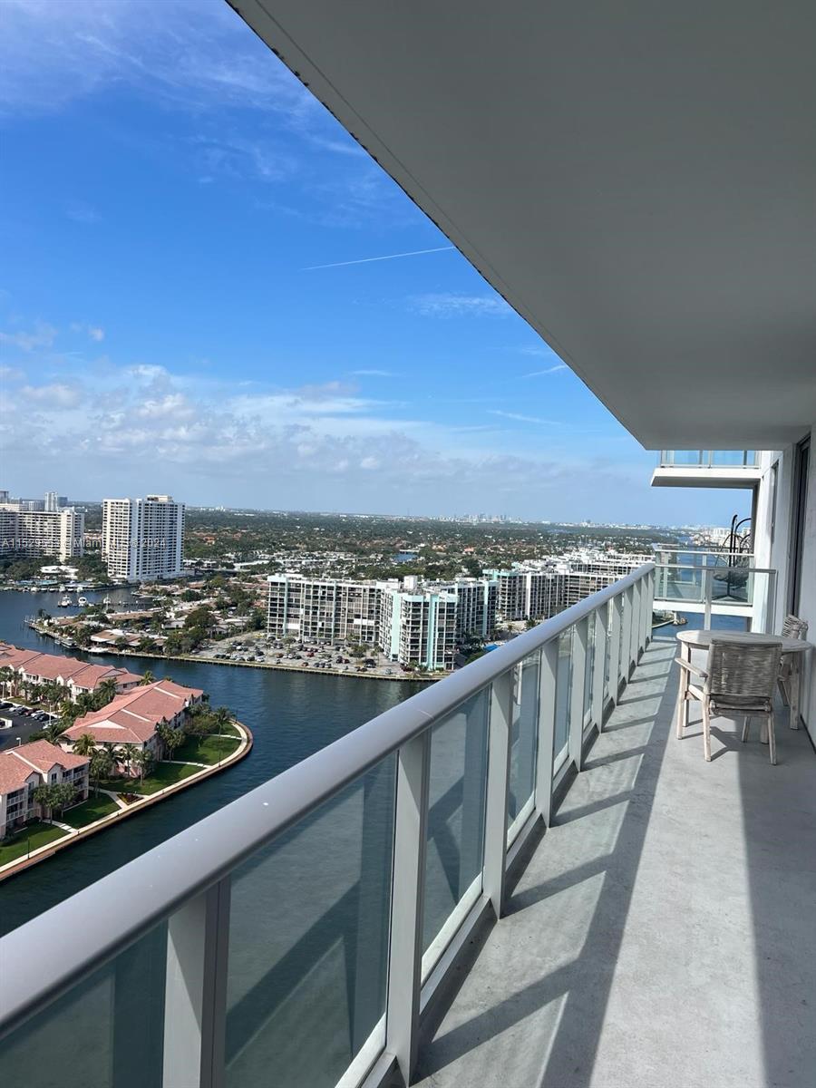 4010 S Ocean Dr R2004, Hollywood, Florida 33019, 3 Bedrooms Bedrooms, ,2 BathroomsBathrooms,Residentiallease,For Rent,4010 S Ocean Dr R2004,A11529553