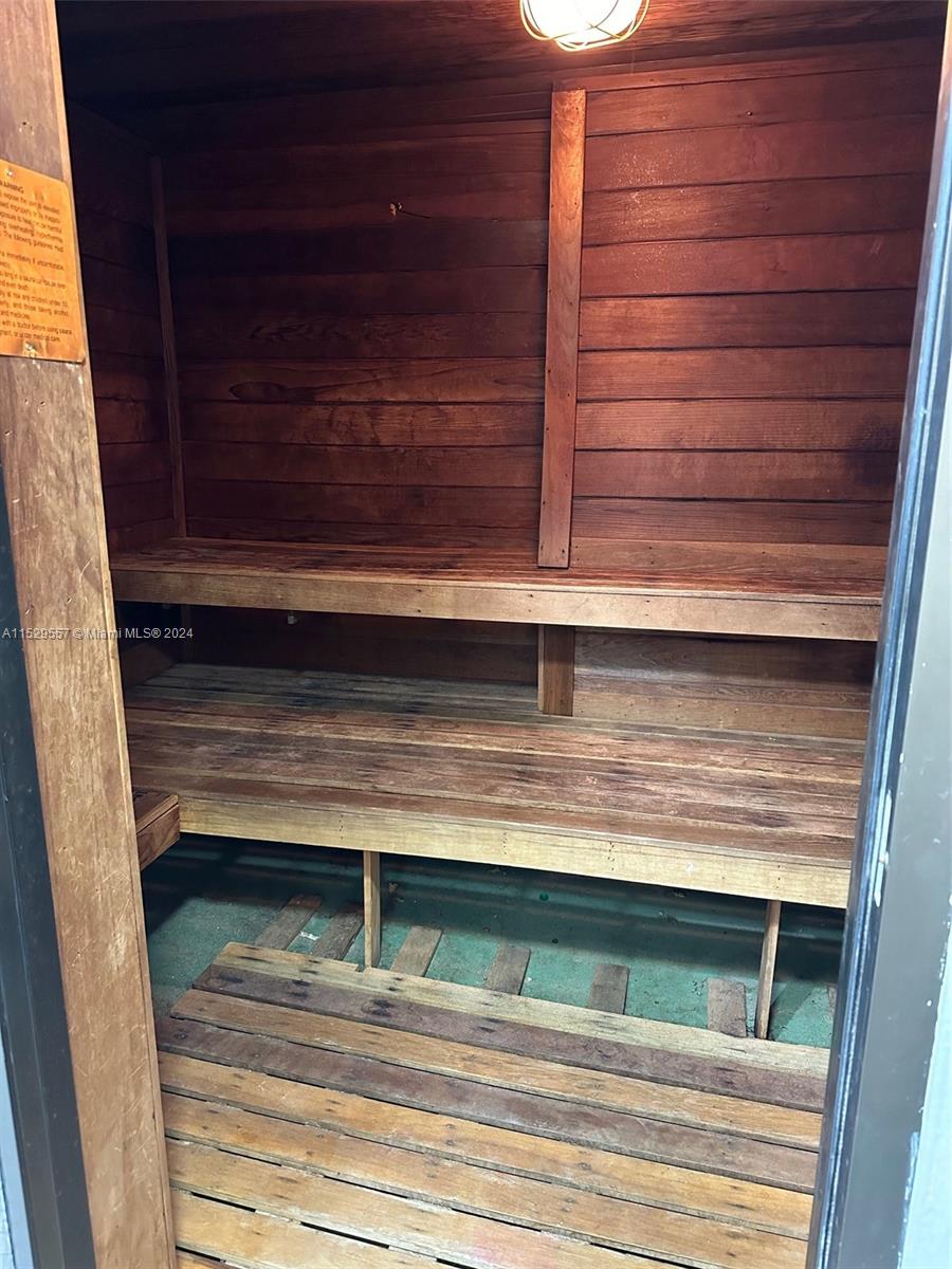 6039 Collins Ave 1221, Miami Beach, Florida 33140, 1 Bedroom Bedrooms, ,2 BathroomsBathrooms,Residentiallease,For Rent,6039 Collins Ave 1221,A11529557