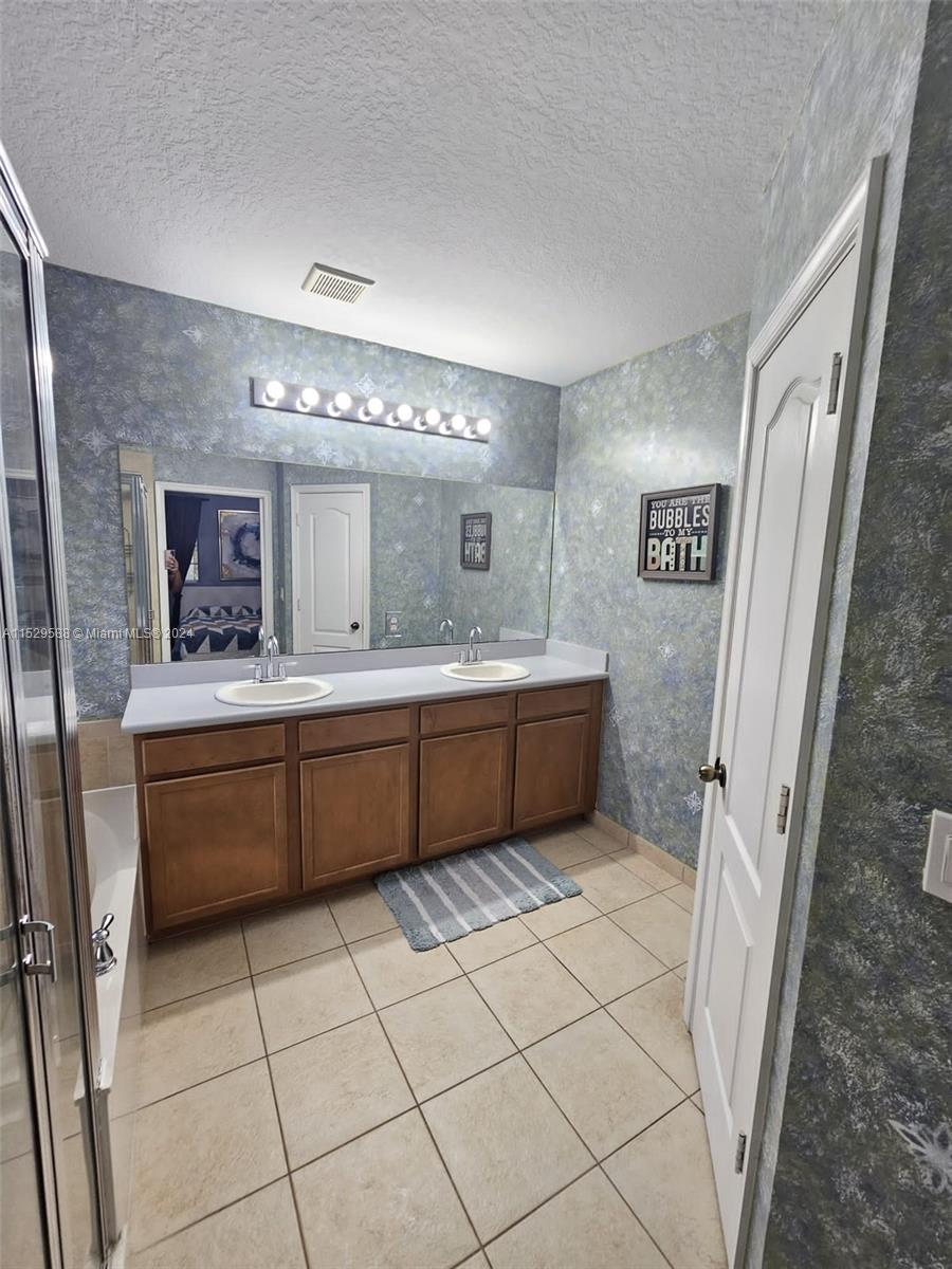 21011 NW 14th Pl 154, Miami Gardens, Florida 33169, 4 Bedrooms Bedrooms, ,3 BathroomsBathrooms,Residentiallease,For Rent,21011 NW 14th Pl 154,A11529588