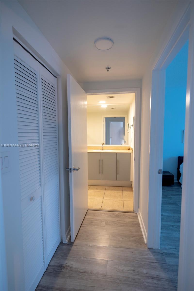 335 S Biscayne Blvd 303, Miami, Florida 33131, 1 Bedroom Bedrooms, ,1 BathroomBathrooms,Residential,For Sale,335 S Biscayne Blvd 303,A11528576