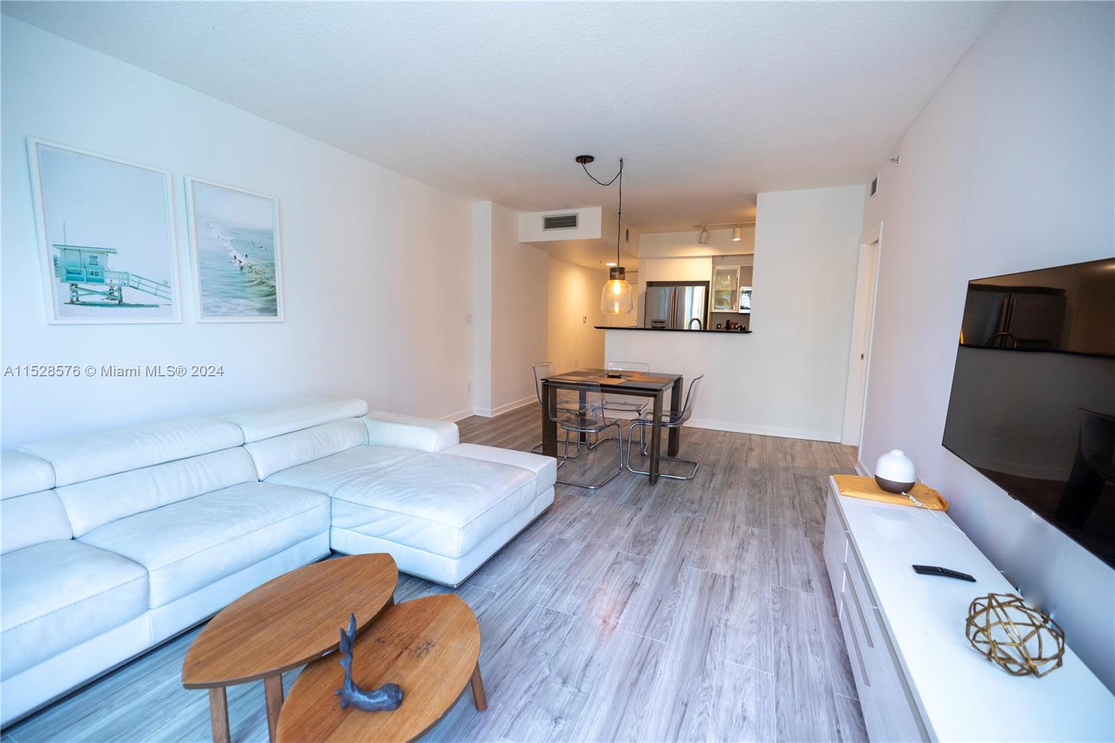 335 S Biscayne Blvd 303, Miami, Florida 33131, 1 Bedroom Bedrooms, ,1 BathroomBathrooms,Residential,For Sale,335 S Biscayne Blvd 303,A11528576