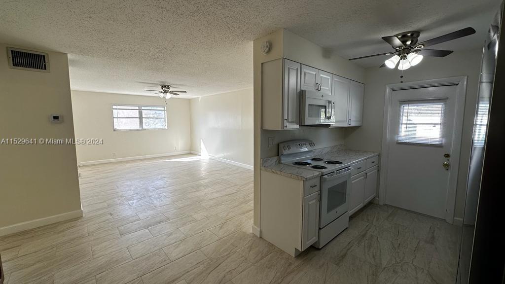 7480 SW 10th Ct 202A, North Lauderdale, Florida 33068, 3 Bedrooms Bedrooms, ,2 BathroomsBathrooms,Residentiallease,For Rent,7480 SW 10th Ct 202A,A11529641