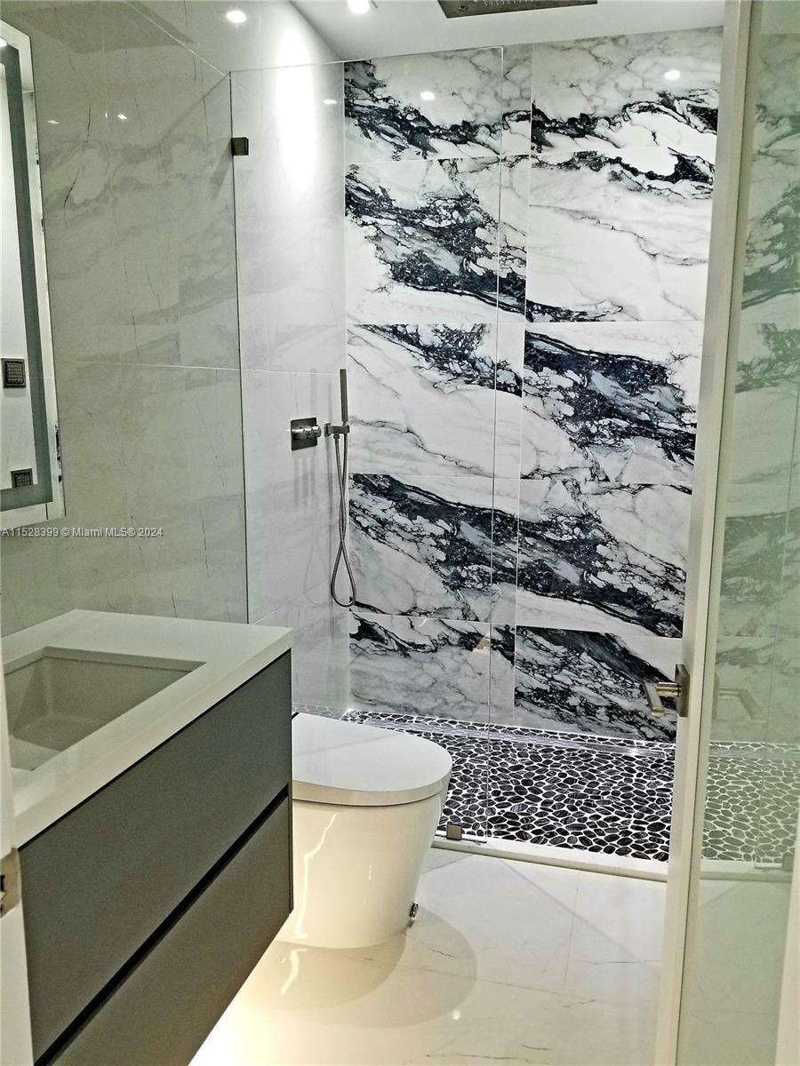 Guest Suite Bathroom & Shower