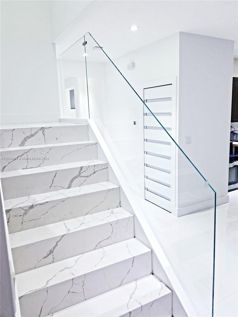 Quartz Stairway, 
Owners Suite