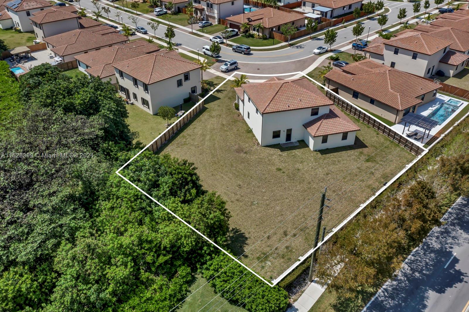 269 SE 27th Ter, Homestead, Florida 33033, 5 Bedrooms Bedrooms, ,3 BathroomsBathrooms,Residential,For Sale,269 SE 27th Ter,A11528399