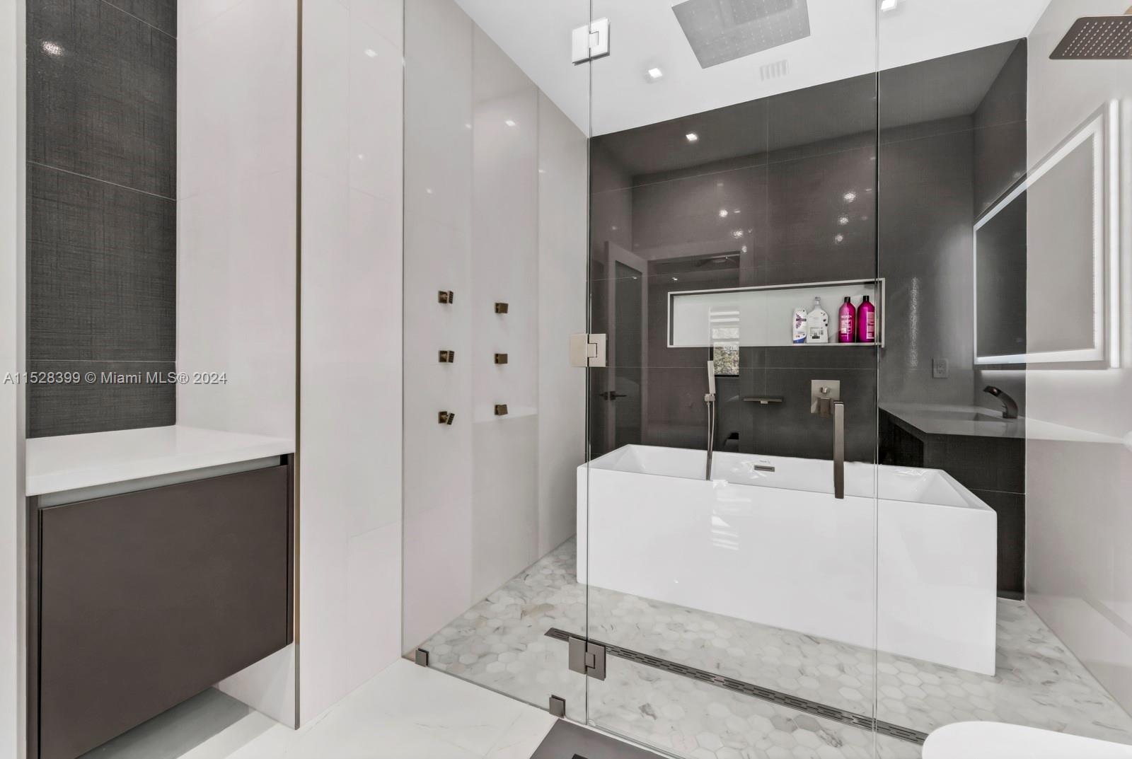 269 SE 27th Ter, Homestead, Florida 33033, 5 Bedrooms Bedrooms, ,3 BathroomsBathrooms,Residential,For Sale,269 SE 27th Ter,A11528399