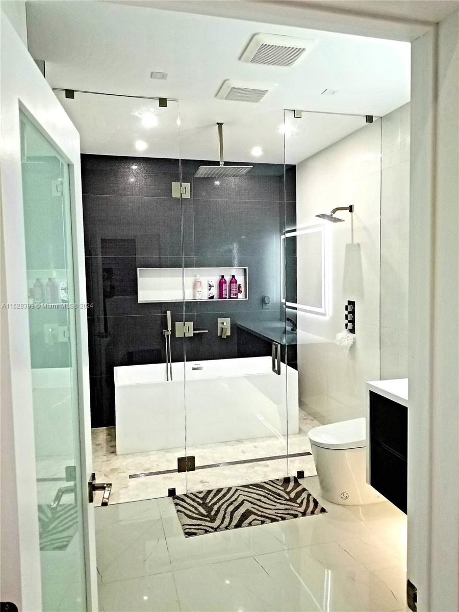 Master Bathroom Owners Suite