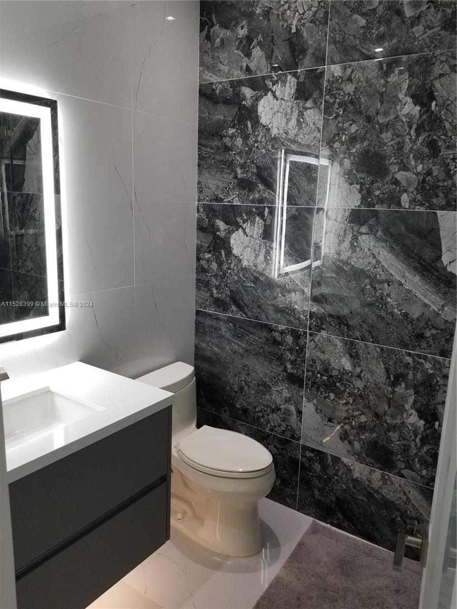 2nd Bathroom Upstairs Owners Suite