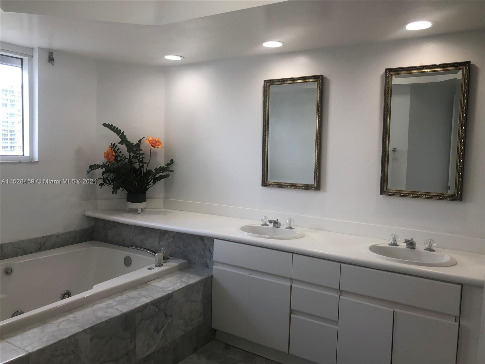 16485 Collins Ave 1638, Sunny Isles Beach, Florida 33160, 2 Bedrooms Bedrooms, ,2 BathroomsBathrooms,Residential,For Sale,16485 Collins Ave 1638,A11528459