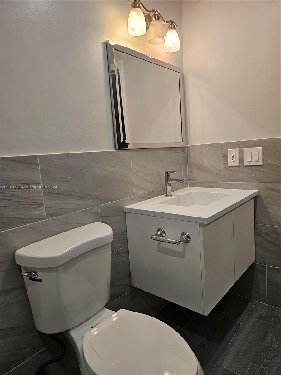 455 NE 210th Cir Ter 202-18, Miami, Florida 33179, 2 Bedrooms Bedrooms, ,2 BathroomsBathrooms,Residentiallease,For Rent,455 NE 210th Cir Ter 202-18,A11529709