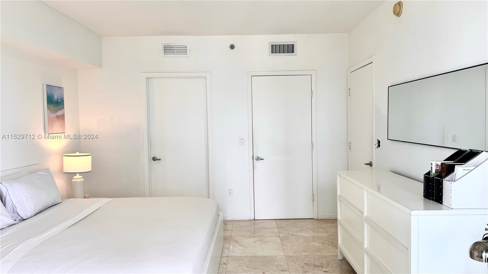 475 Brickell Ave 2512, Miami, Florida 33131, 1 Bedroom Bedrooms, ,1 BathroomBathrooms,Residentiallease,For Rent,475 Brickell Ave 2512,A11529712
