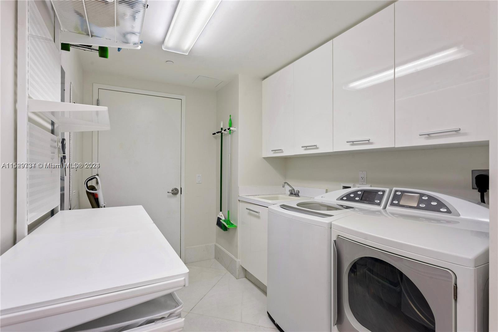 2711 S Ocean Dr 2705, Hollywood, Florida 33019, 3 Bedrooms Bedrooms, ,3 BathroomsBathrooms,Residentiallease,For Rent,2711 S Ocean Dr 2705,A11529737