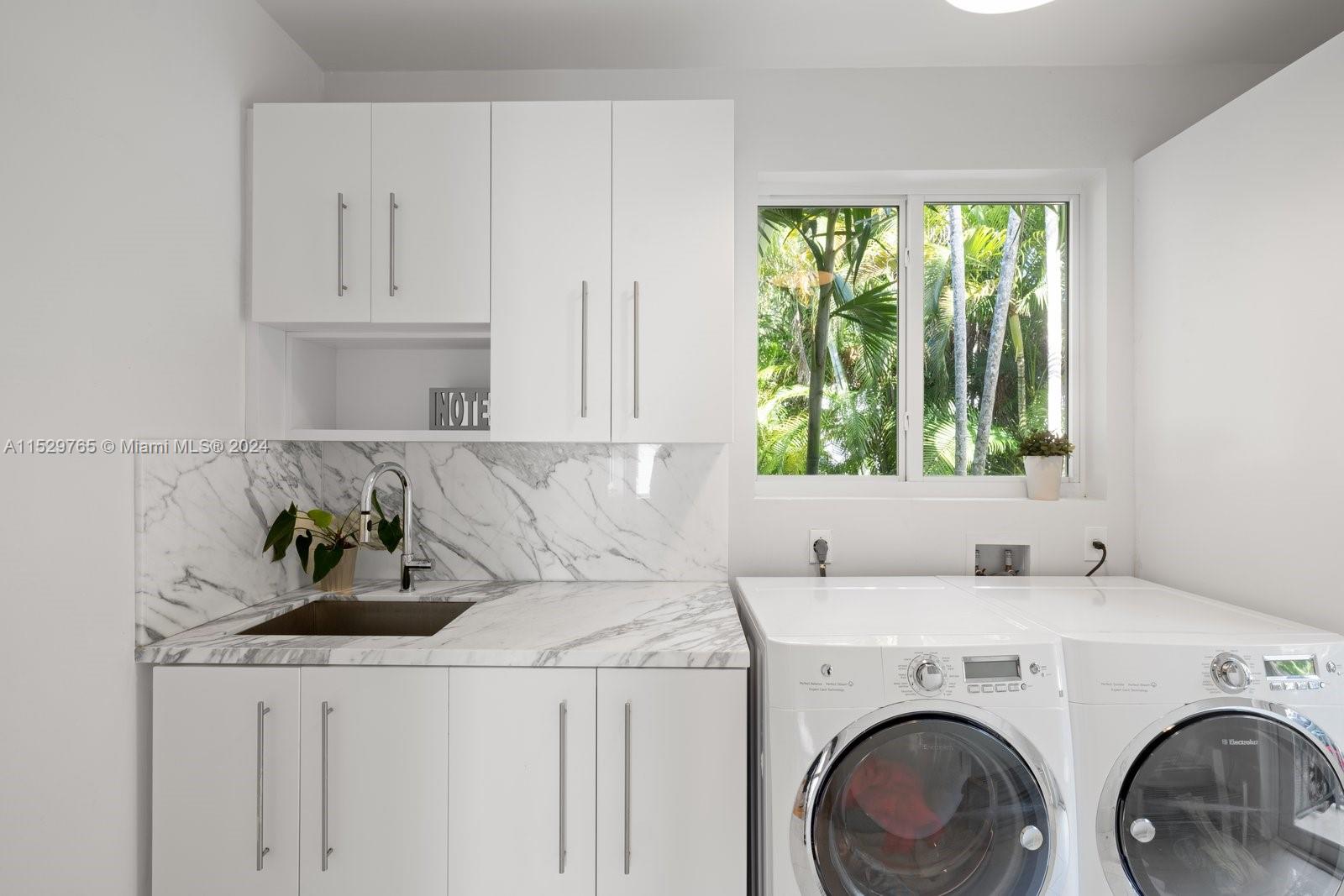 6445 102nd St, Pinecrest, FL, 33156 United States, 6 Bedrooms Bedrooms, ,5 BathroomsBathrooms,Residential,For Sale,102nd St,A11529765