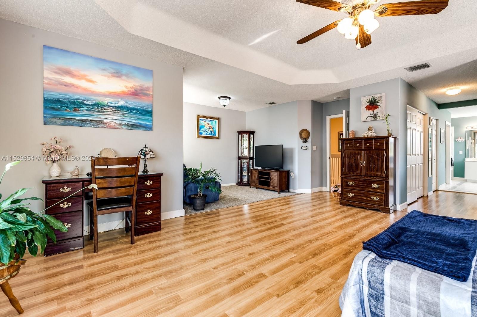 Listing Photo 8
