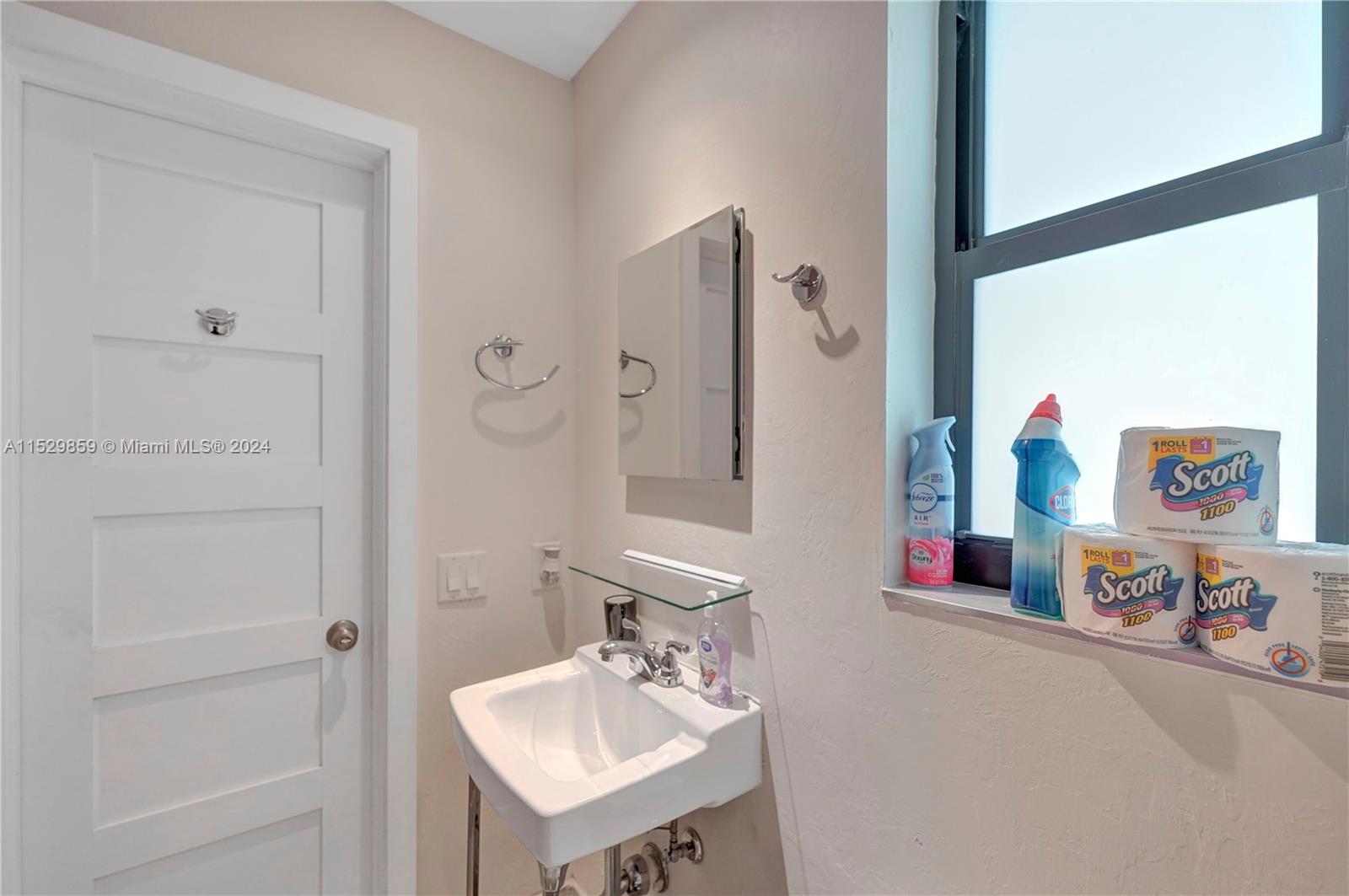 1704 Rodman St 3, Hollywood, Florida 33020, 1 Bedroom Bedrooms, ,1 BathroomBathrooms,Residentiallease,For Rent,1704 Rodman St 3,A11529859