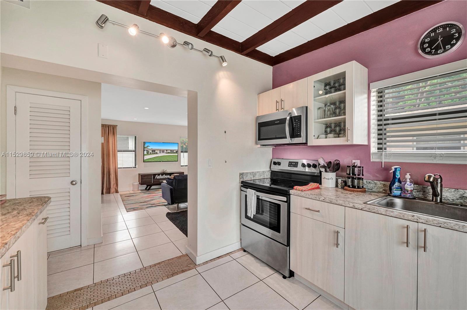 1704 Rodman St 3, Hollywood, Florida 33020, 1 Bedroom Bedrooms, ,1 BathroomBathrooms,Residentiallease,For Rent,1704 Rodman St 3,A11529859