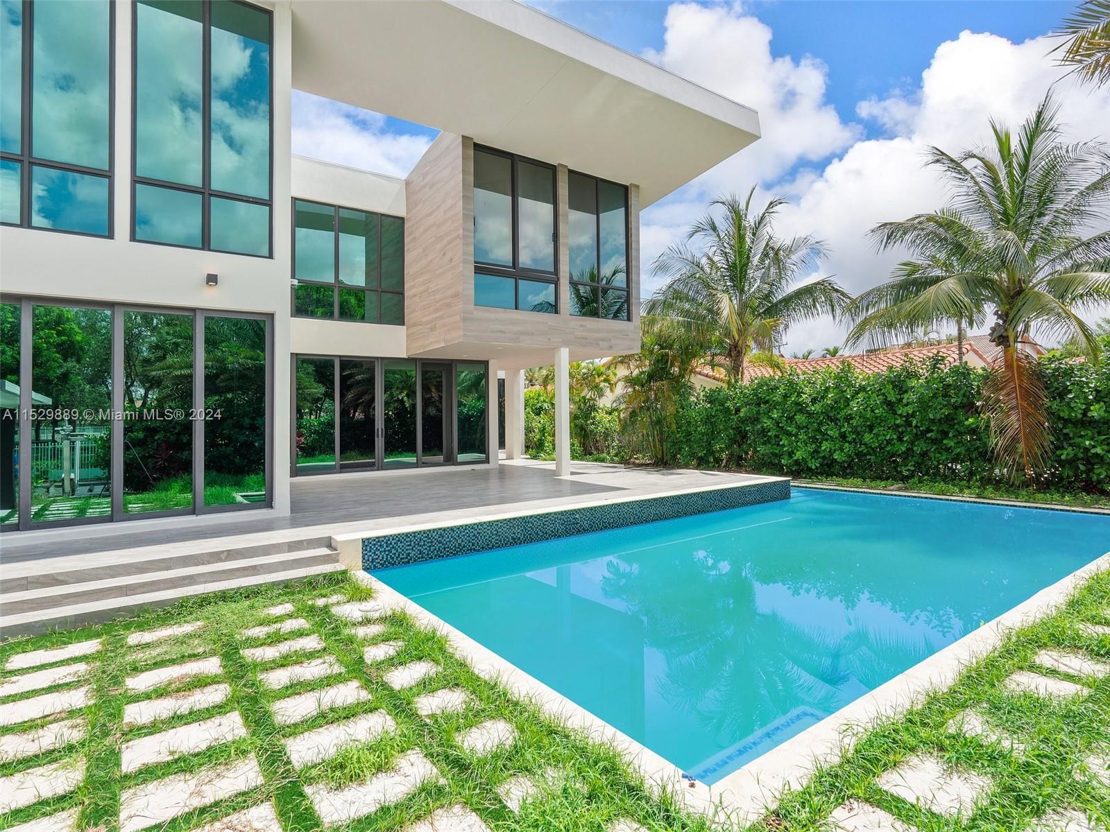 521 Holiday Dr, Hallandale Beach, FL, 33009 United States, 6 Bedrooms Bedrooms, ,6 BathroomsBathrooms,Residential,For Sale,Holiday Dr,A11529889