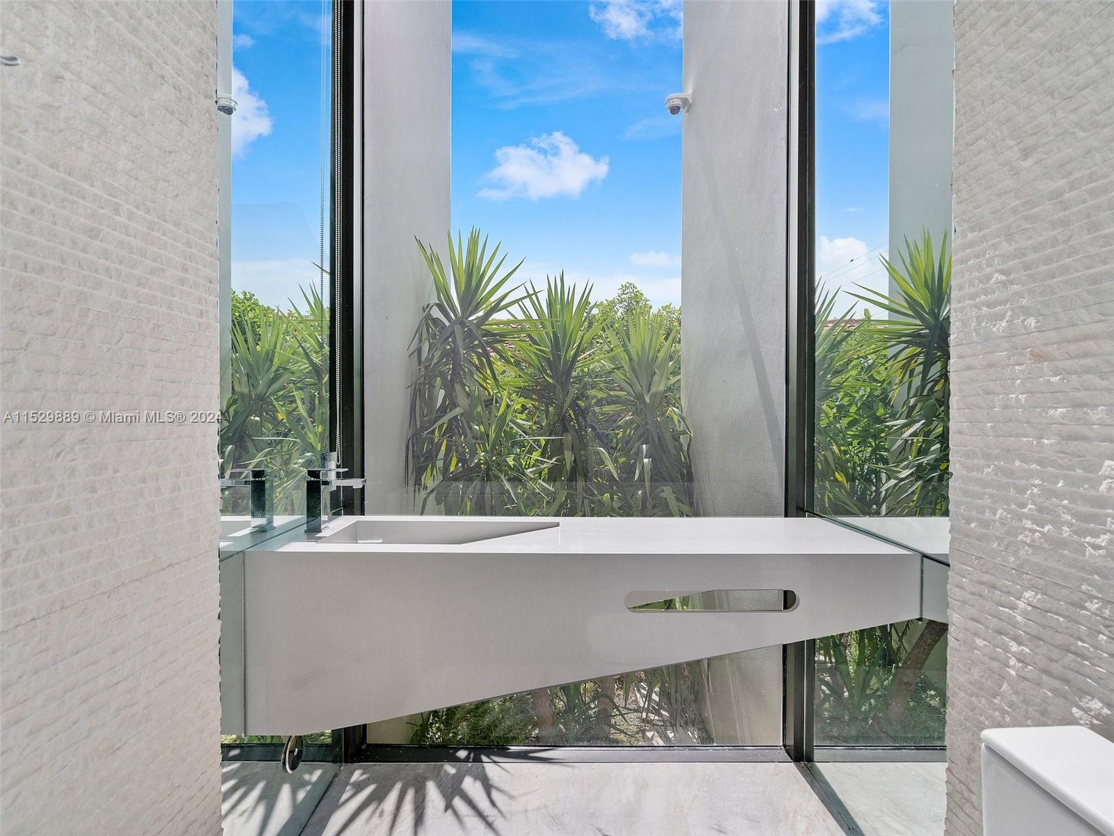 521 Holiday Dr, Hallandale Beach, FL, 33009 United States, 6 Bedrooms Bedrooms, ,6 BathroomsBathrooms,Residential,For Sale,Holiday Dr,A11529889