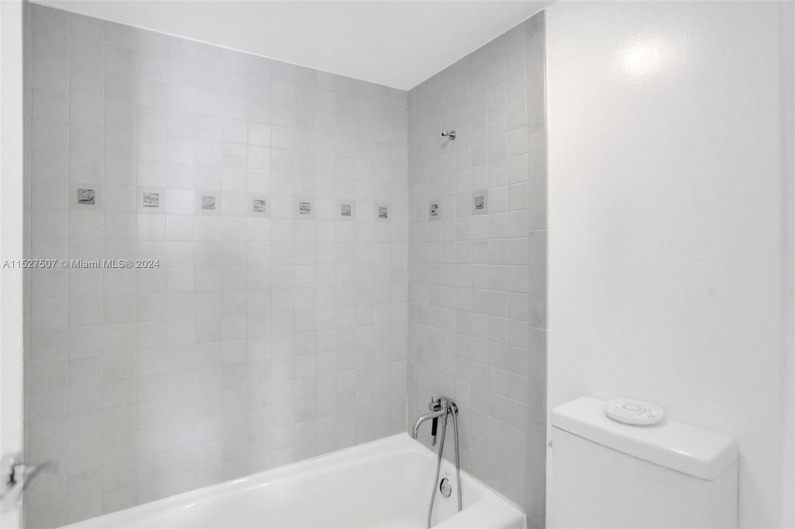 100 Bayview Dr, Sunny Isles Beach, FL, 33160 United States, 1 Bedroom Bedrooms, ,1 BathroomBathrooms,Residential,For Sale,Bayview Dr,A11527507