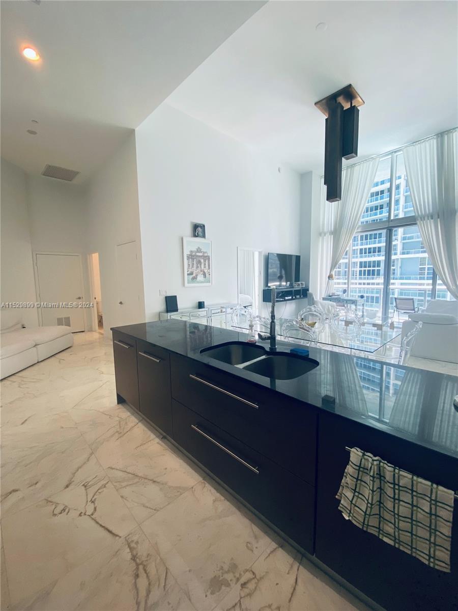 475 Brickell Ave 2209, Miami, Florida 33131, 2 Bedrooms Bedrooms, ,2 BathroomsBathrooms,Residentiallease,For Rent,475 Brickell Ave 2209,A11529899