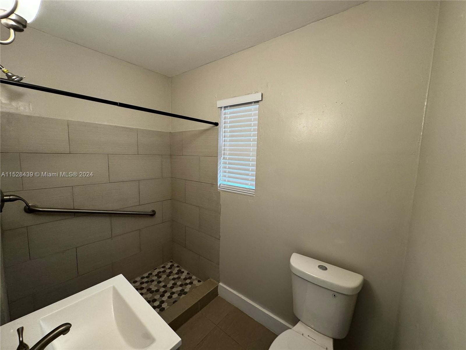 1111 NW 77th St 1111, Miami, Florida 33150, 3 Bedrooms Bedrooms, ,1 BathroomBathrooms,Residentiallease,For Rent,1111 NW 77th St 1111,A11528439
