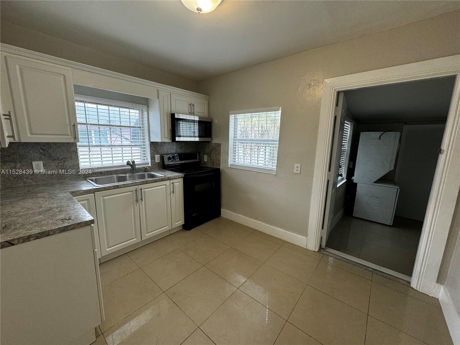 1111 NW 77th St 1111, Miami, Florida 33150, 3 Bedrooms Bedrooms, ,1 BathroomBathrooms,Residentiallease,For Rent,1111 NW 77th St 1111,A11528439