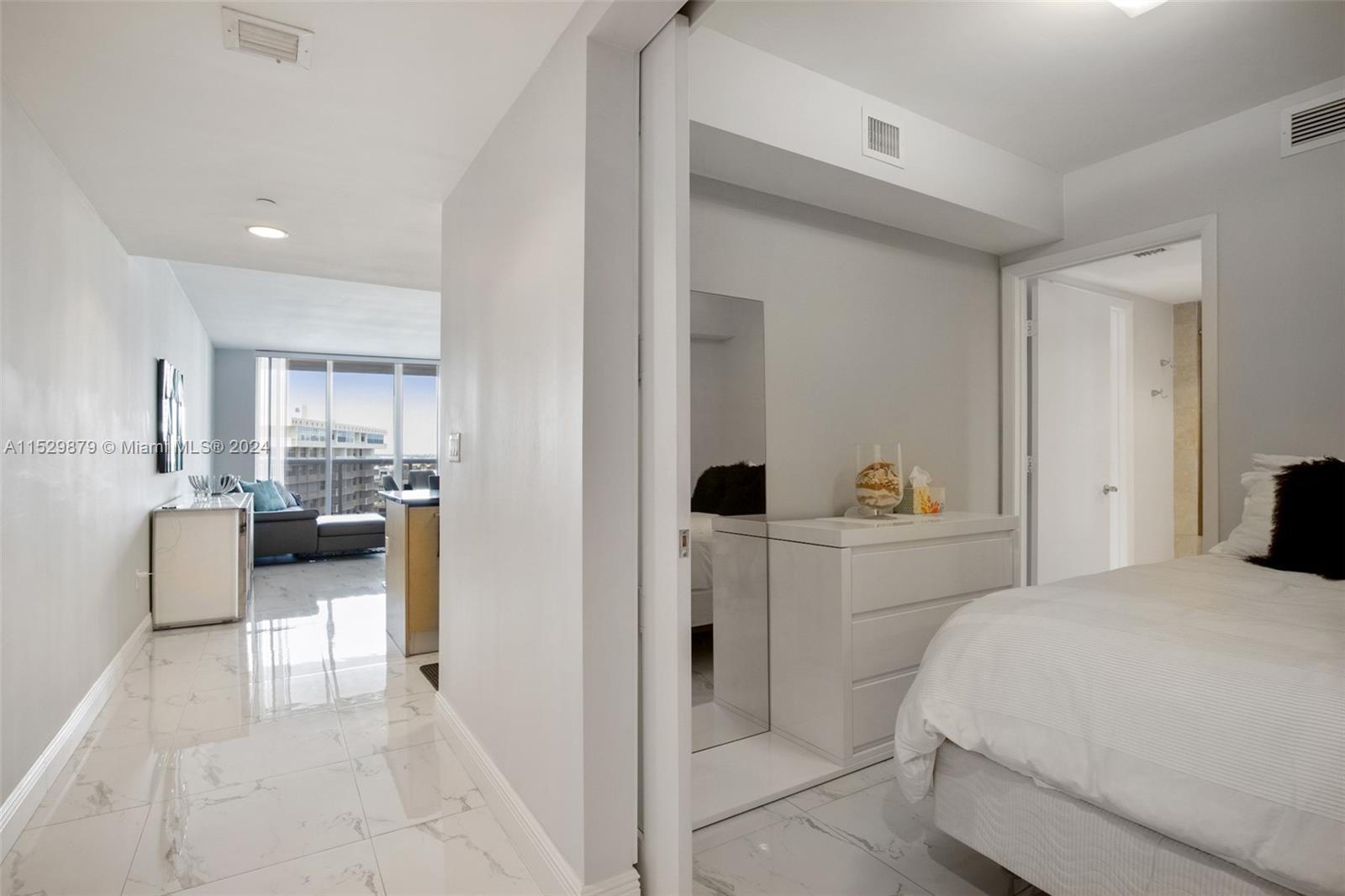 1800 S Ocean Dr 909, Hallandale Beach, Florida 33009, 2 Bedrooms Bedrooms, ,1 BathroomBathrooms,Residentiallease,For Rent,1800 S Ocean Dr 909,A11529879