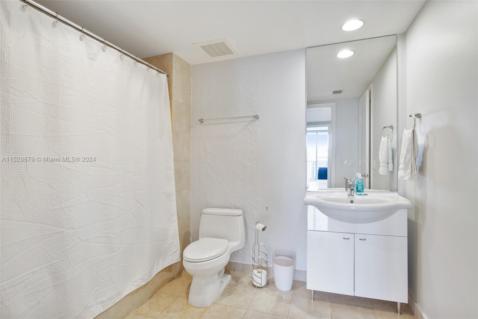 1800 S Ocean Dr 909, Hallandale Beach, Florida 33009, 2 Bedrooms Bedrooms, ,1 BathroomBathrooms,Residentiallease,For Rent,1800 S Ocean Dr 909,A11529879