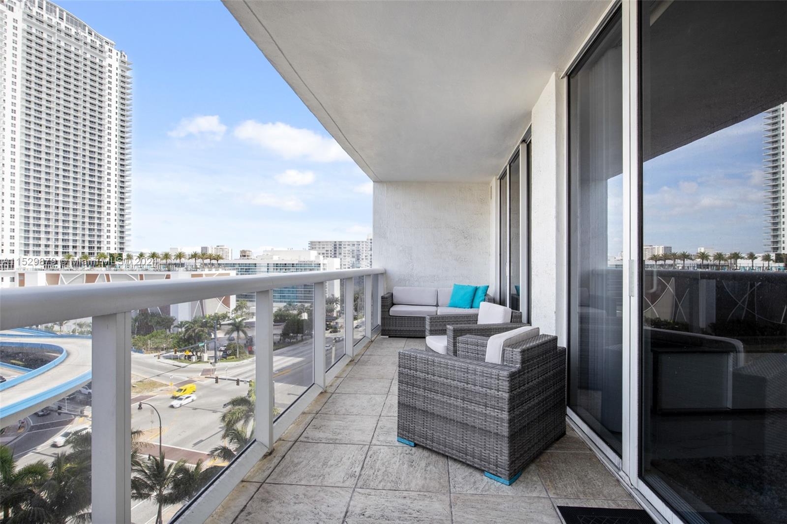 1800 S Ocean Dr 909, Hallandale Beach, Florida 33009, 2 Bedrooms Bedrooms, ,1 BathroomBathrooms,Residentiallease,For Rent,1800 S Ocean Dr 909,A11529879