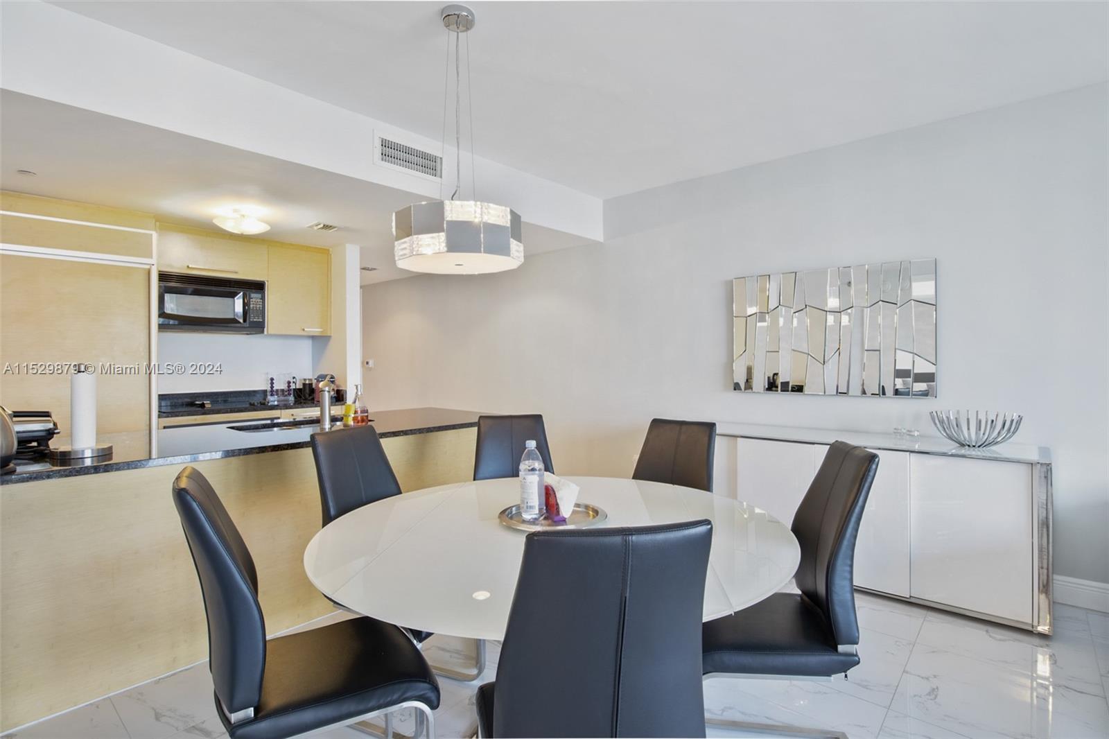 1800 S Ocean Dr 909, Hallandale Beach, Florida 33009, 2 Bedrooms Bedrooms, ,1 BathroomBathrooms,Residentiallease,For Rent,1800 S Ocean Dr 909,A11529879