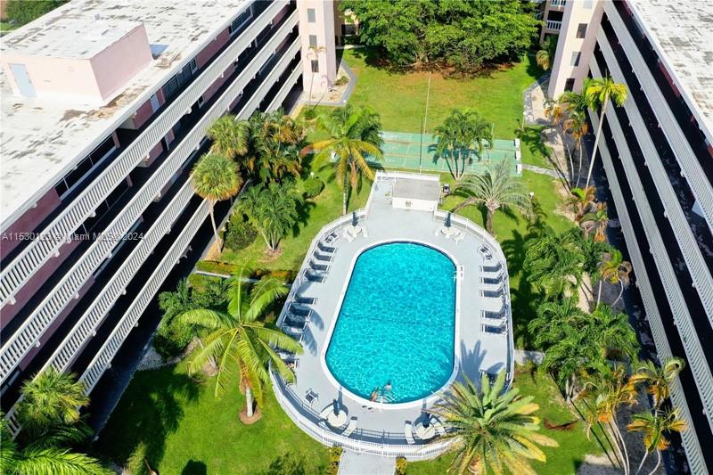 200 NE 12th Ave 5C, Hallandale Beach, Florida 33009, 2 Bedrooms Bedrooms, ,2 BathroomsBathrooms,Residential,For Sale,200 NE 12th Ave 5C,A11530123