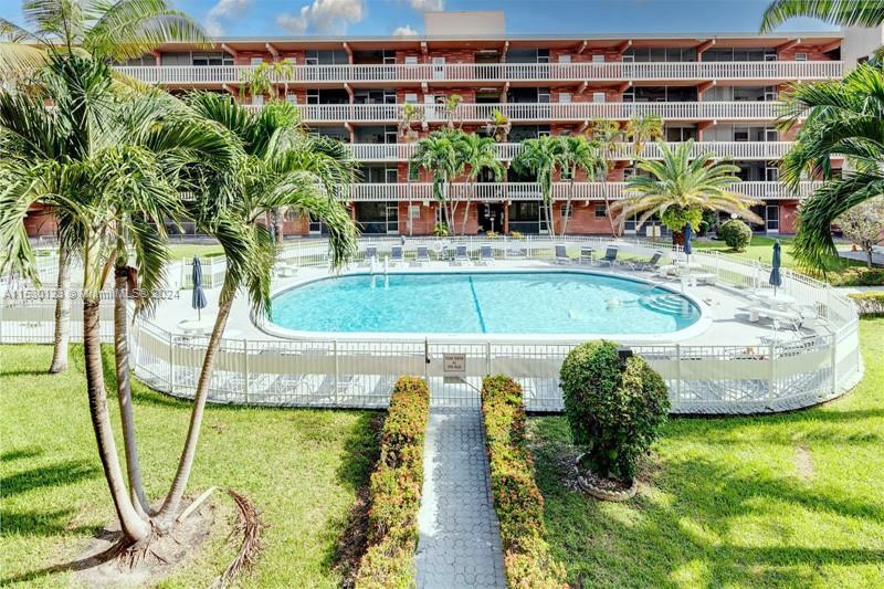 200 NE 12th Ave 5C, Hallandale Beach, Florida 33009, 2 Bedrooms Bedrooms, ,2 BathroomsBathrooms,Residential,For Sale,200 NE 12th Ave 5C,A11530123
