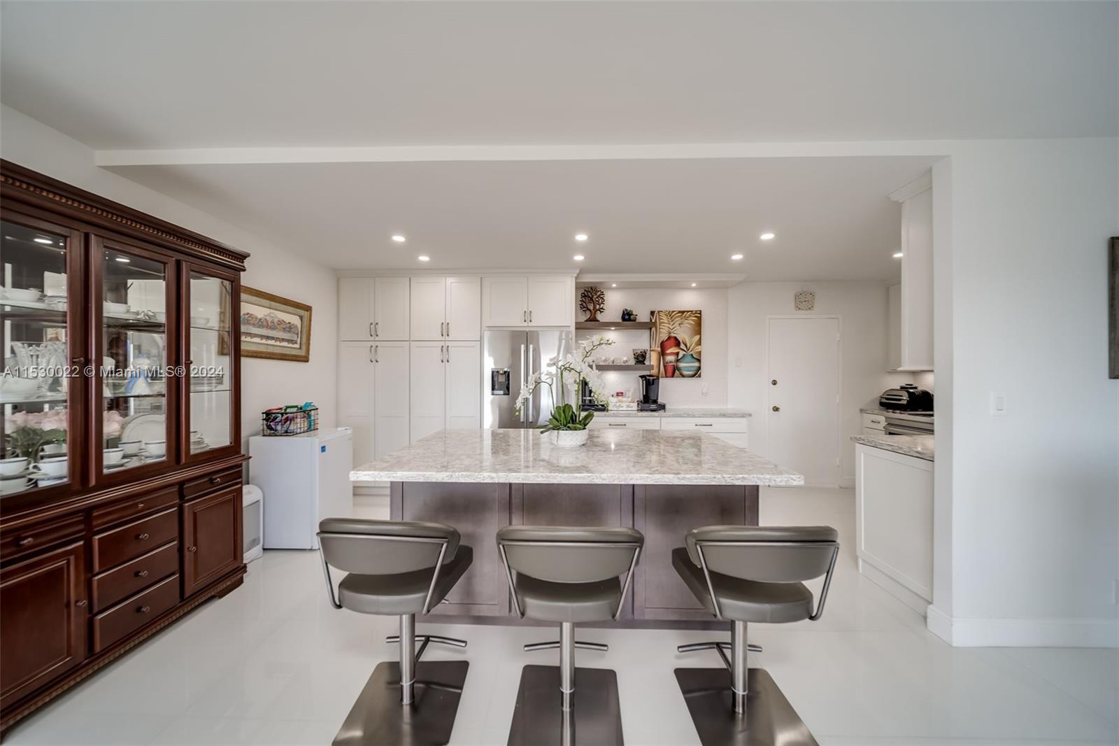 2500 Las Olas Blvd, Fort Lauderdale, FL, 33301 United States, 3 Bedrooms Bedrooms, ,2 BathroomsBathrooms,Residential,For Sale,Las Olas Blvd,A11530022