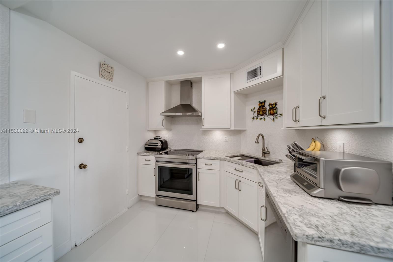 2500 Las Olas Blvd, Fort Lauderdale, FL, 33301 United States, 3 Bedrooms Bedrooms, ,2 BathroomsBathrooms,Residential,For Sale,Las Olas Blvd,A11530022