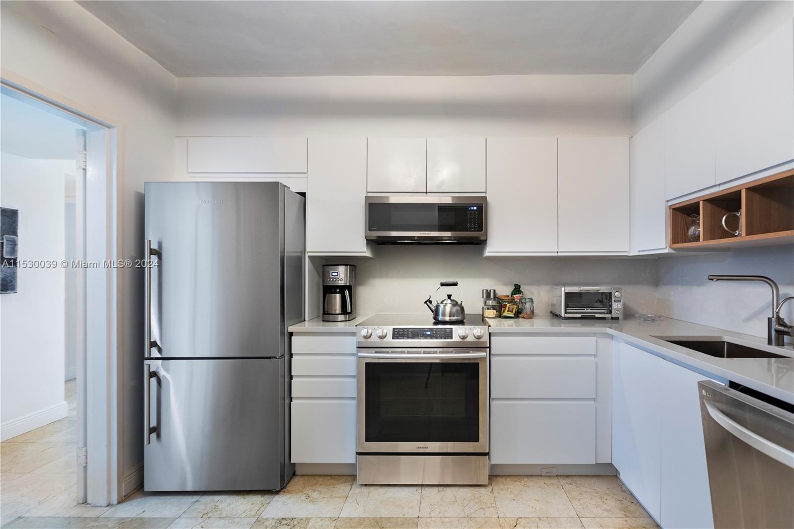 5700 Collins Ave 4E, Miami Beach, Florida 33140, 2 Bedrooms Bedrooms, ,2 BathroomsBathrooms,Residential,For Sale,5700 Collins Ave 4E,A11530039
