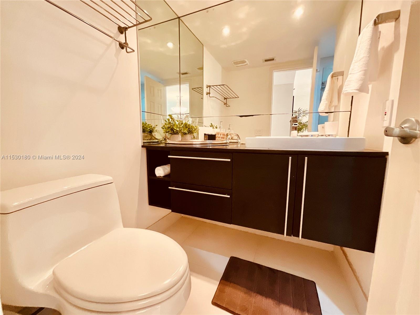 2nd FULLN bathroom with Shower
