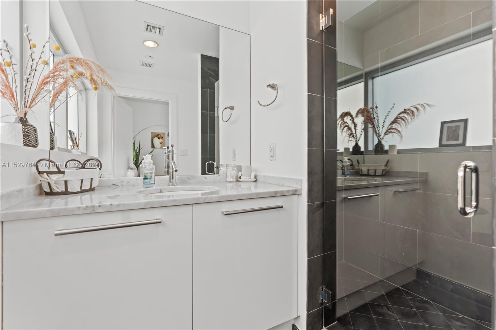 900 Biscayne Blvd 4102, Miami, Florida 33132, 3 Bedrooms Bedrooms, ,3 BathroomsBathrooms,Residential,For Sale,900 Biscayne Blvd 4102,A11529764