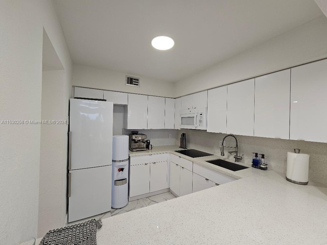 20335 Country Club Dr, Aventura, FL, 33180 United States, 2 Bedrooms Bedrooms, ,2 BathroomsBathrooms,Residential,For Sale,Country Club Dr,A11530258