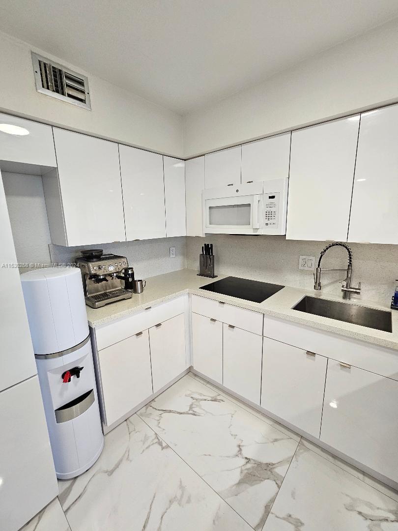 20335 Country Club Dr, Aventura, FL, 33180 United States, 2 Bedrooms Bedrooms, ,2 BathroomsBathrooms,Residential,For Sale,Country Club Dr,A11530258